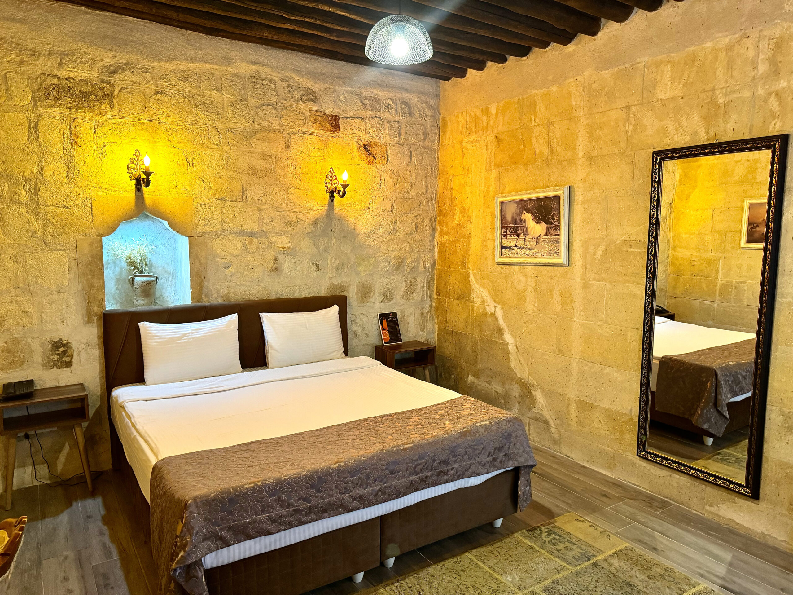 402 Stone Room - The Red Horse Hotel