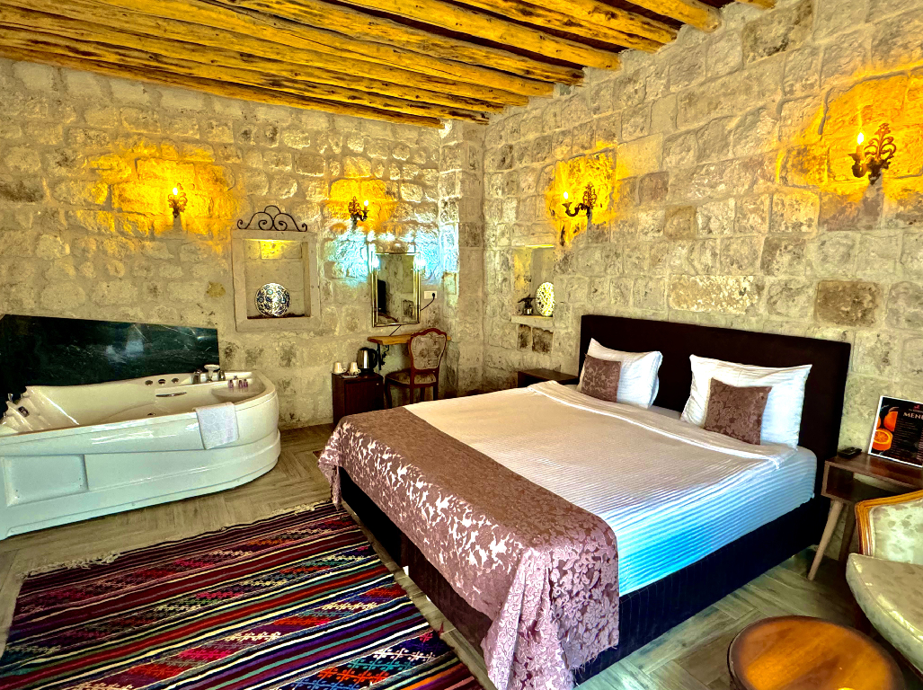 403 Yellow Stone Jakuzi Room